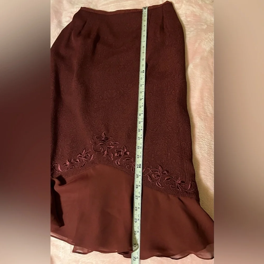 EUC Elegant burgundy woman's suit Women’s size 10